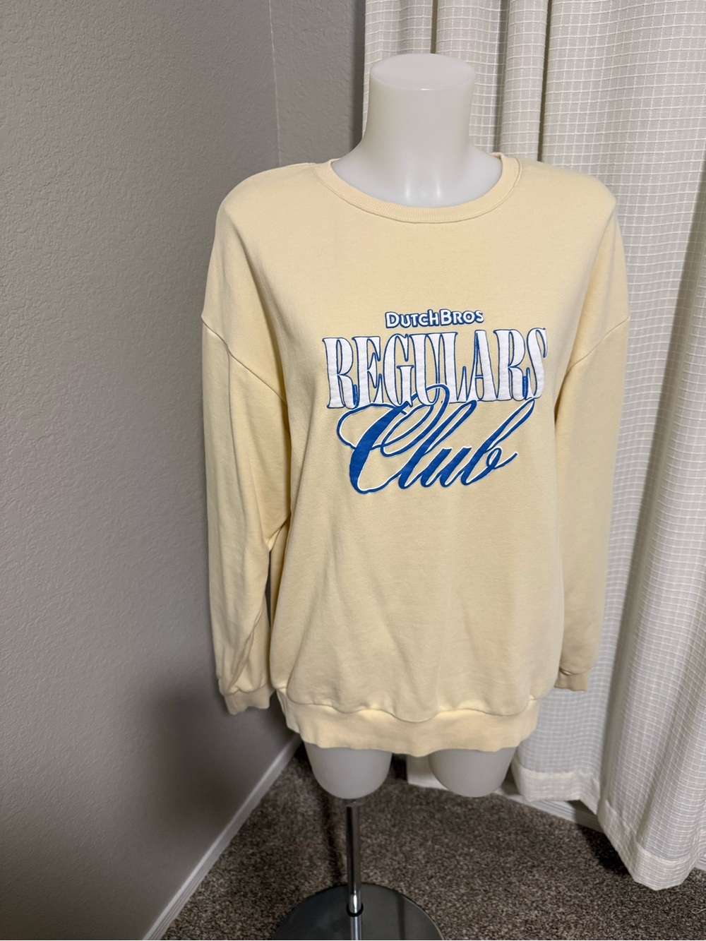 Dutch Bros Regulars Club Unisex Cream Sweatshirt NWOT - Picture 1 of 6